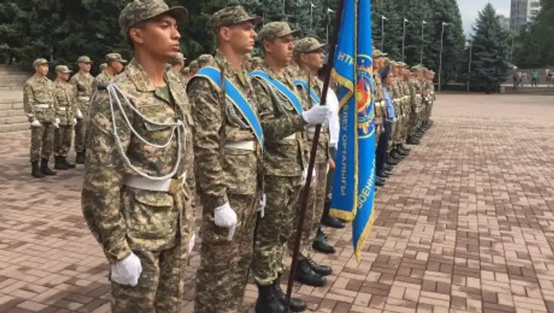 В Алматы 150 воспитанников Военно-технической школы МО РК приняли военную присягу
