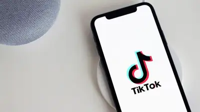 Еврокомиссия обязала своих сотрудников удалить TikTok с личных смартфонов, фото - Новости Zakon.kz от 26.02.2023 18:42