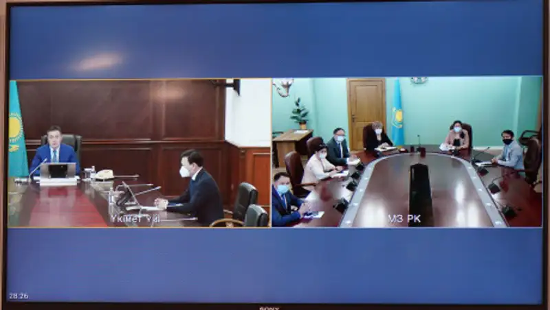 Аскар Мамин представил министра здравоохранения Алексея Цоя