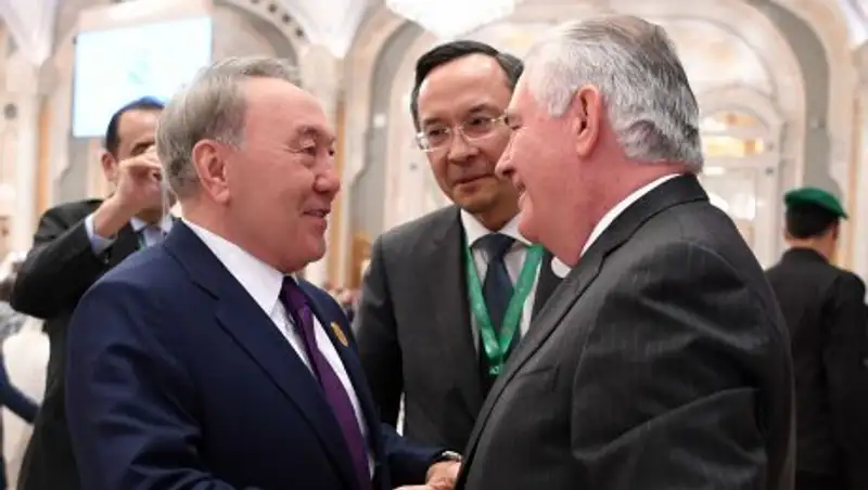 Президент встретился с госсекретарем США Тиллерсоном