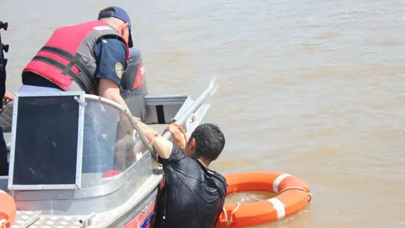 Почему казахстанцы не соблюдают правила безопасности и погибают на открытых водоемах