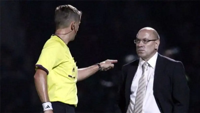 Футбольная сборная Белоруссии осталась без главного тренера