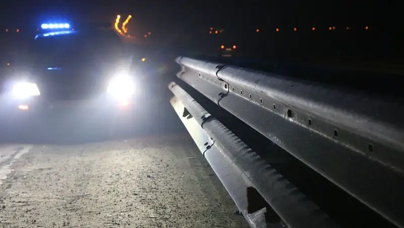 Мужчина погиб, выпав из кабины КамАЗа в Акмолинской области