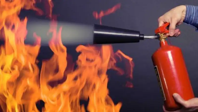 В Астане загорелся автомобиль