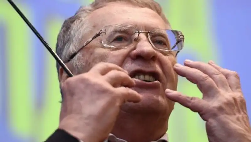 "Рот — самое грязное место". Жириновский выступил против долгих поцелуев