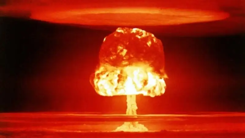 Ядерные взрывы: Немирный атом