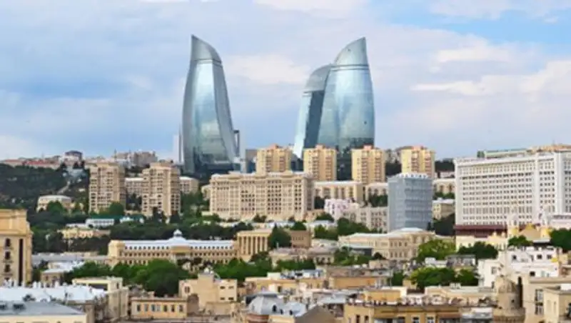 В Азербайджане наступил "день тишины" перед президентскими выборами