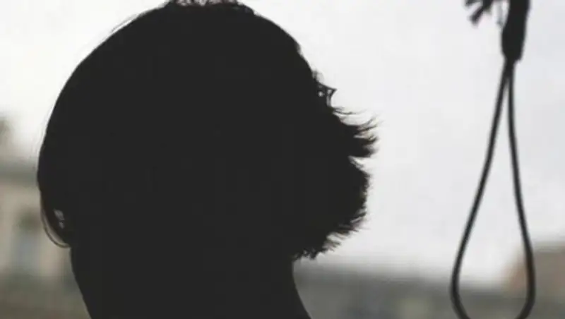 В Мангистау 15-летняя девочка повесилась на турнике
