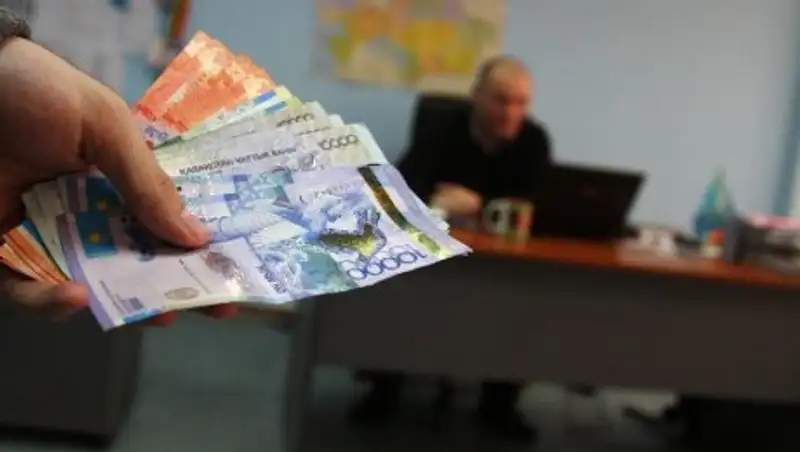 «Ордабасы» и «Акжайык» оштрафованы из-за поведения болельщиков