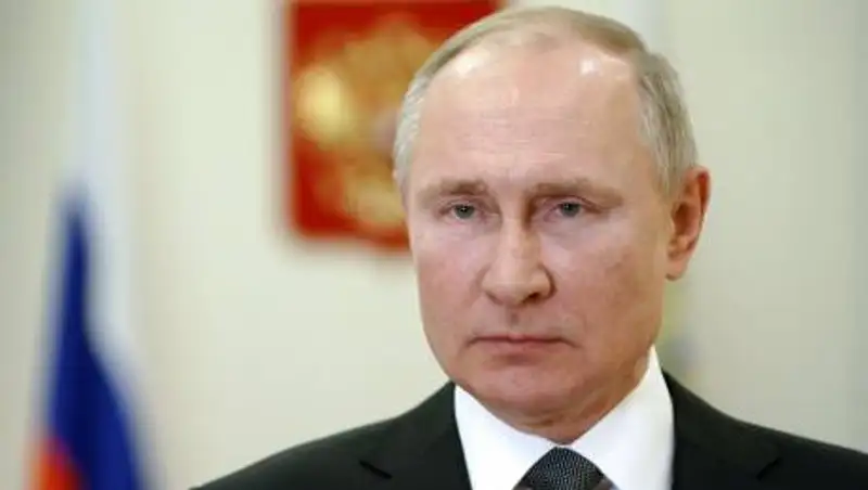 Мы с вами должны обезьянничать? - Путин о вакцинации на камеру