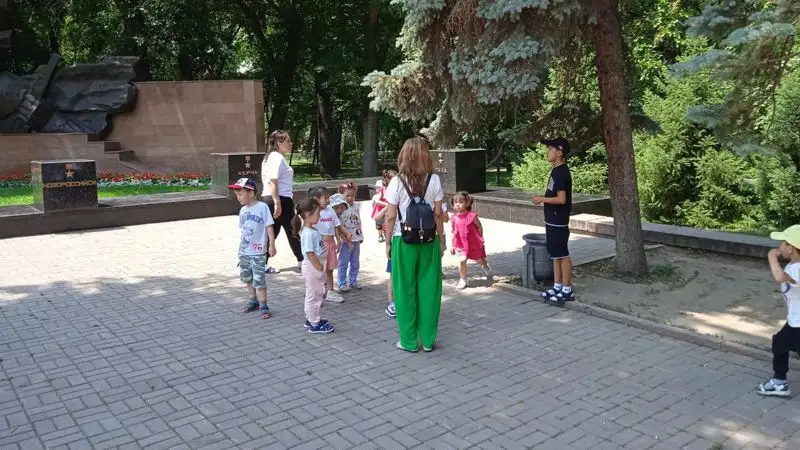 парк, дети, день памяти и скорби, фото - Новости Zakon.kz от 22.06.2023 19:16