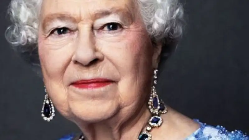 Фото Елизаветы II с сапфирами опубликовали к 65-летию правления