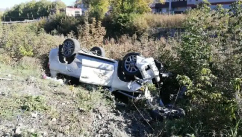 Кроссовер перевернулся в ВКО, водитель погиб