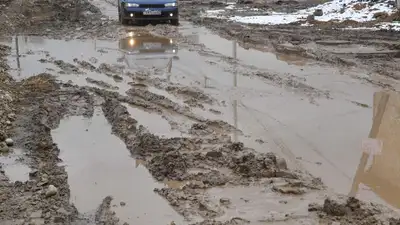 В Астане жители новостроек боятся прихода весны из-за бездорожья вокруг ЖК, фото - Новости Zakon.kz от 25.01.2023 04:01