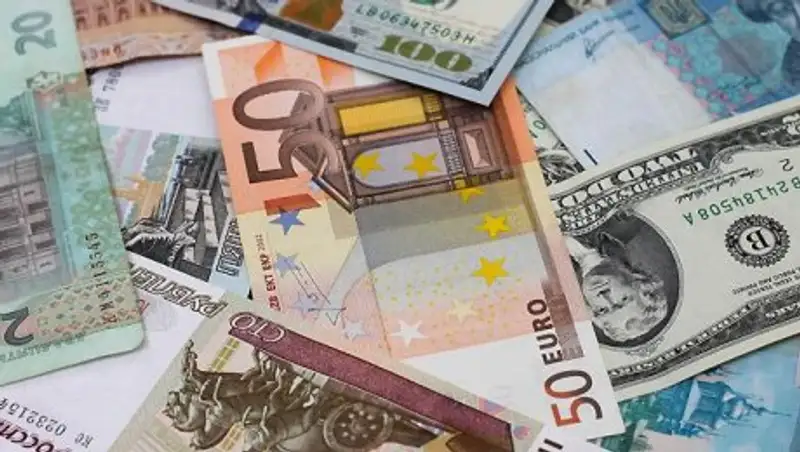 Тенге укрепился в начале недели после ослабления