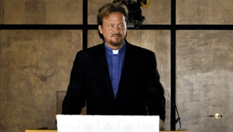 В США пастор предстанет перед церковным судом за венчание гей-пары, фото - Новости Zakon.kz от 19.11.2013 03:18