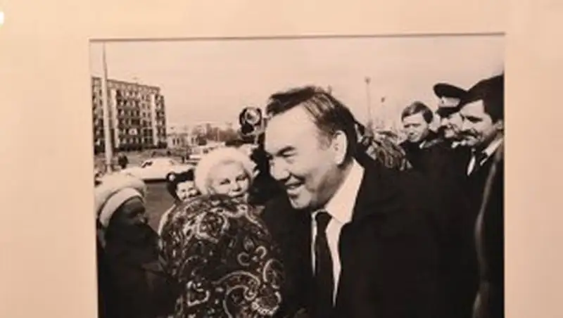 Школьникам показали уникальные экспонаты, связанные с Нурсултаном Назарбаевым, фото - Новости Zakon.kz от 27.11.2013 22:42