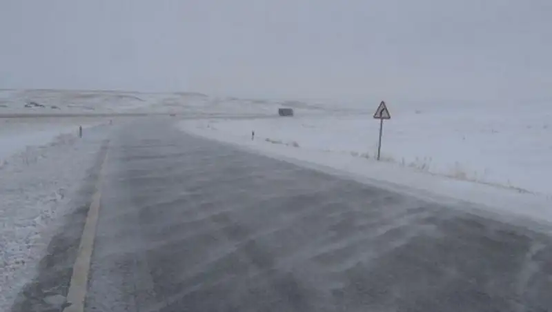 В трех областях Казахстана остаются закрытыми дороги