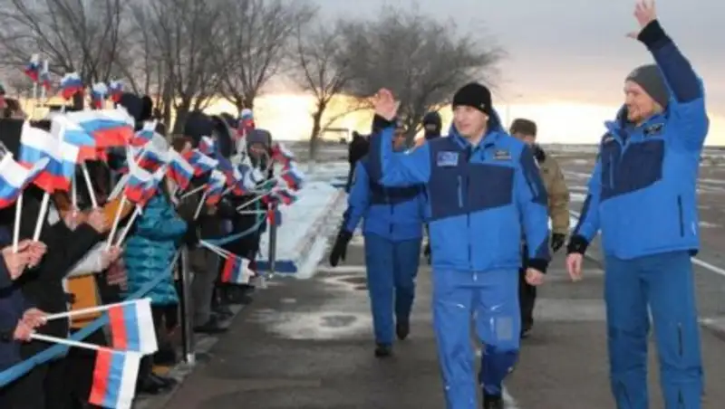 Экипажи пилотируемого корабля «Союз МС-07» прибыли на Байконур