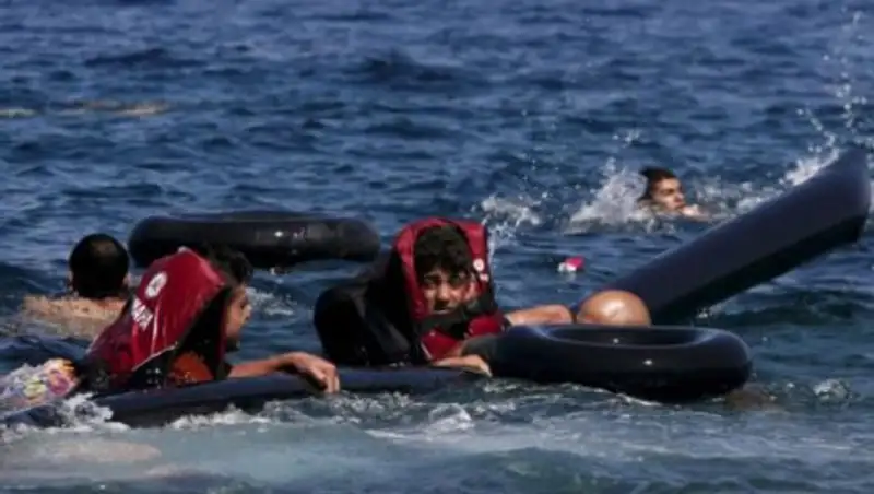 У побережья Антальи потерпело крушение туристическое судно