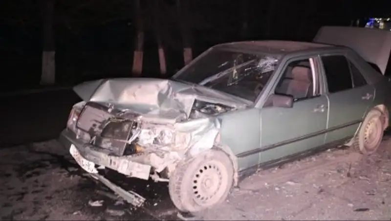 На Кульджинской трассе столкнулись два Mercedes