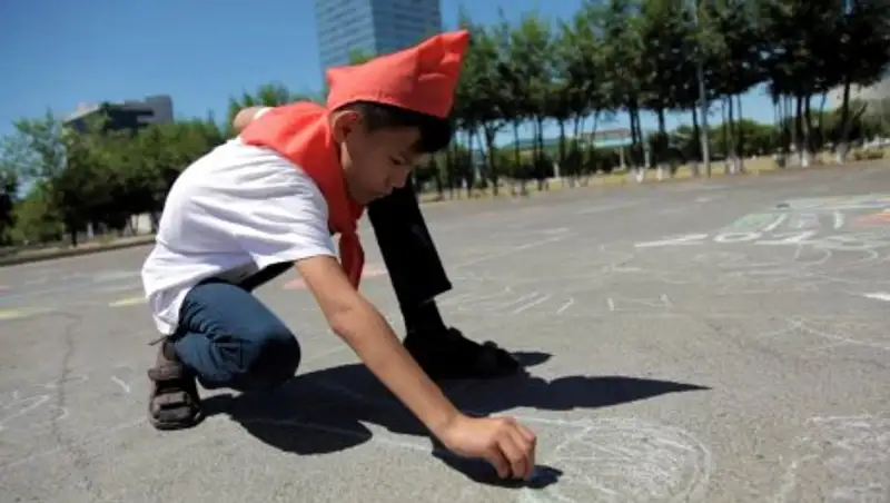 150 детей приняли участие в конкурсе рисунков на асфальте в Атырау