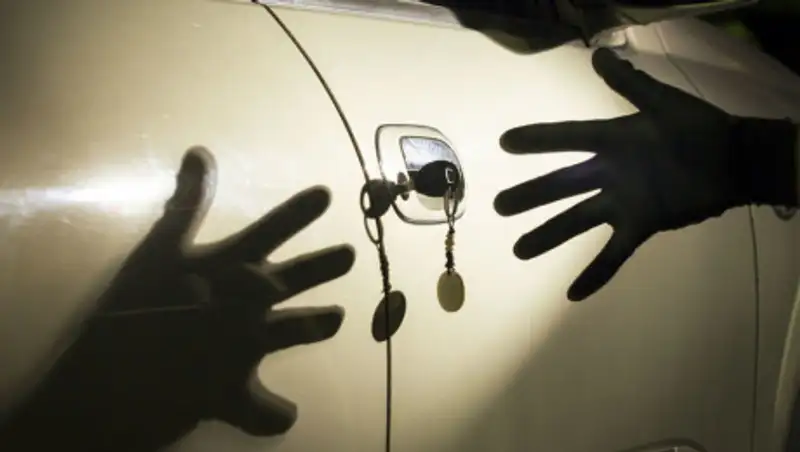 Трое человек угнали машину вместе с ее владельцем в Карагандинской области