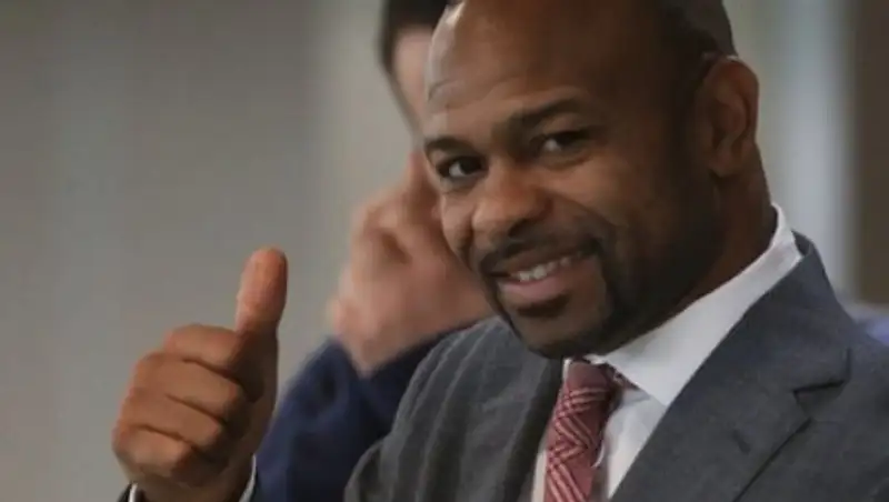 Рой Джонс назвал сроки завершения карьеры