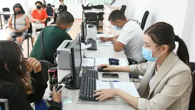 более 50 тысяч казахстанцев получили выплаты в связи с потерей работы, фото - Новости Zakon.kz от 29.06.2022 12:07