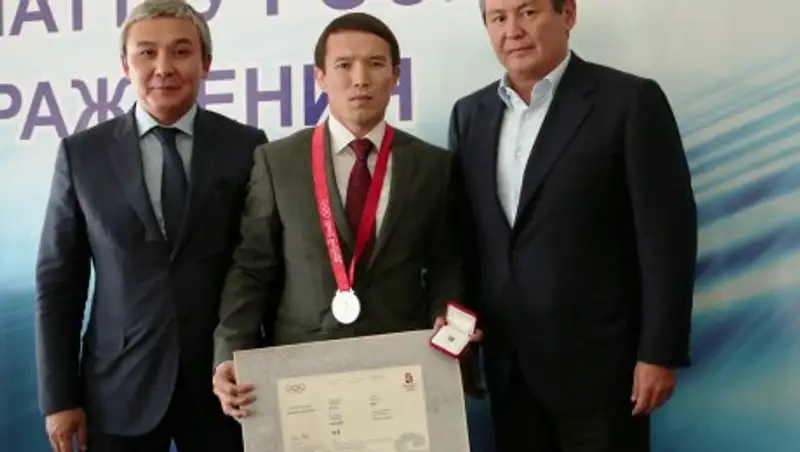 Ошибочка вышла: Казахстанскому борцу вручили медаль Олимпиады-2008