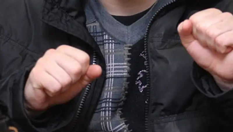 В Караганде пьяный парень при задержании ударил полицейского 