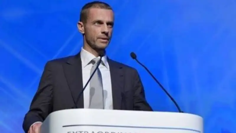 Стала известна годовая зарплата президента УЕФА