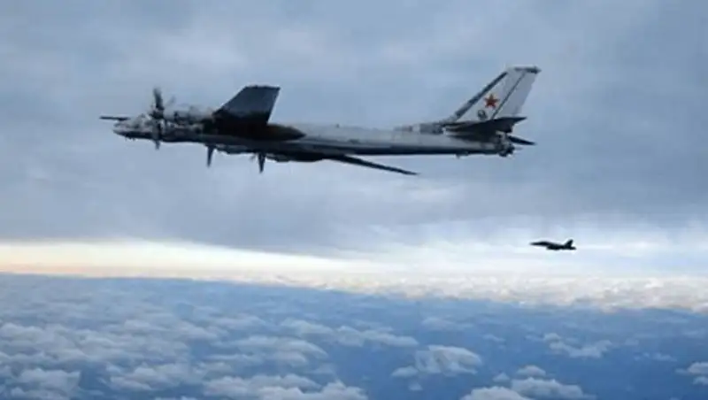 В Японии совершил аварийную посадку американский истребитель-бомбардировщик