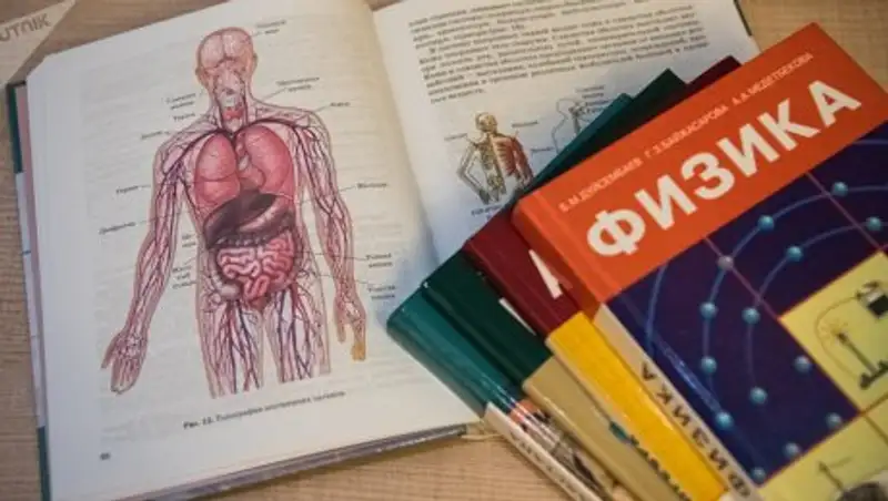 Полиция ищет распространителей слухов об эротических картинках в учебниках