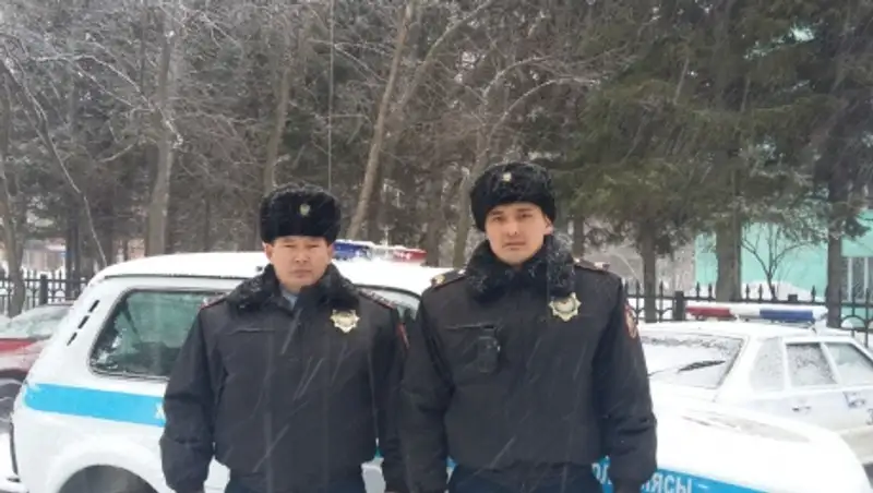 В Риддере полицейские спасли женщину, собиравшуюся прыгнуть с крыши девятиэтажки