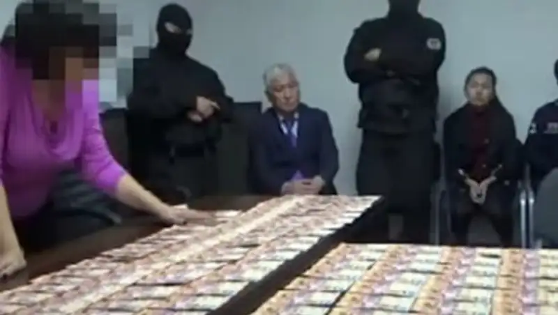 Замглавы карагандинского филиала "Казахавтодор" подозревается также в отмывании денег
