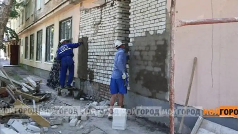 В Уральске жильцы разваливающегося дома возвращаются в свои квартиры