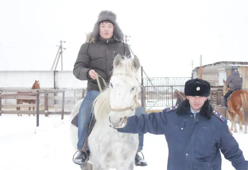 Костанайские полицейские рассказали школьникам о правилах безопасности (фото) Костанайские полицейские рассказали школьникам о правилах безопасности (фото), фото - Новости Zakon.kz от 08.12.2011 15:54