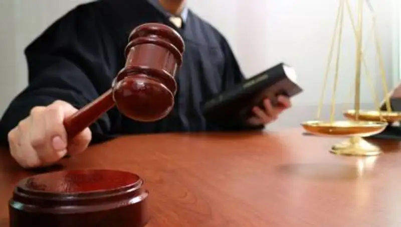 В Алматы активистка осталась недовольна приговором и "отправила в нокаут" девушку