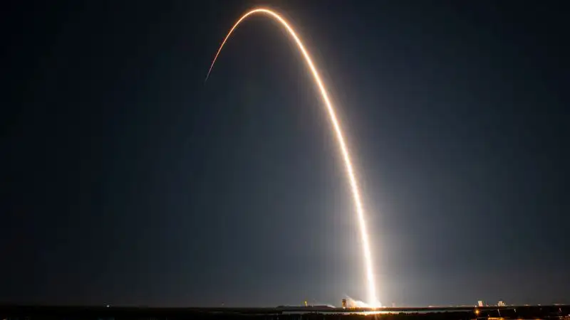SpaceX запустила на орбиту еще 52 мини-спутника Starlink