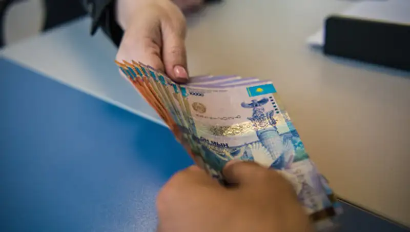 Начальника миграционной службы подозревают в получении взятки