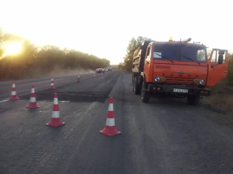 В Казахстане пробуют делать дороги по технологии «микросюрфейсинг» (фото) В Казахстане пробуют делать дороги по технологии «микросюрфейсинг» (фото), фото - Новости Zakon.kz от 23.10.2013 01:11