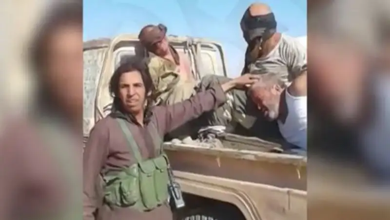 Первые минуты россиян в плену ИГ* попали на видео