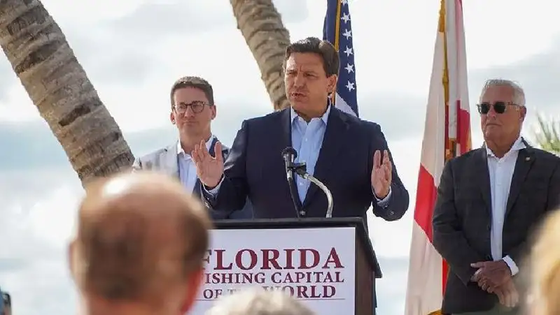 Маск выразил готовность поддержать республиканца Десантиса на выборах президента