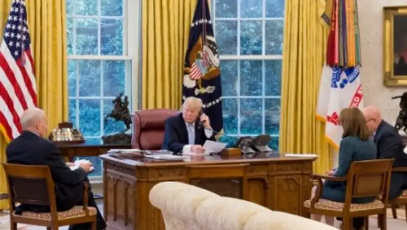 Белый дом опубликовал фото разговора Дональда Трампа с Нурсултаном Назарбаевым