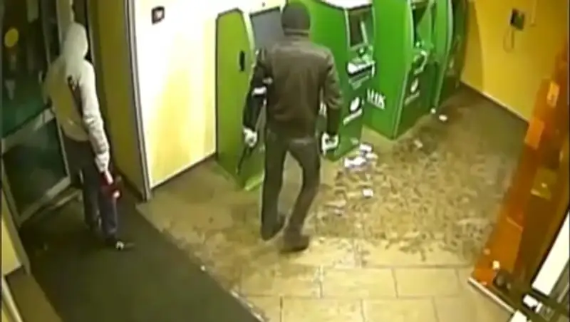 Трое жителей Павлодара задержаны за попытку украсть платежный терминал