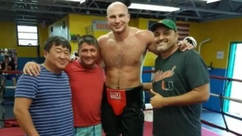 Дычко готовится к дебюту на профи-ринге в Майами