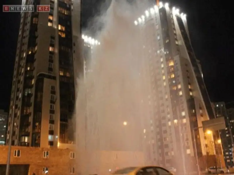 На левобережье Астаны произошел прорыв основного водопровода (фото), фото - Новости Zakon.kz от 17.11.2013 16:05