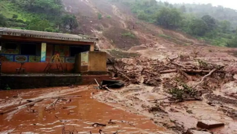 Грязевой оползень в Индии стал причиной гибели шести детей