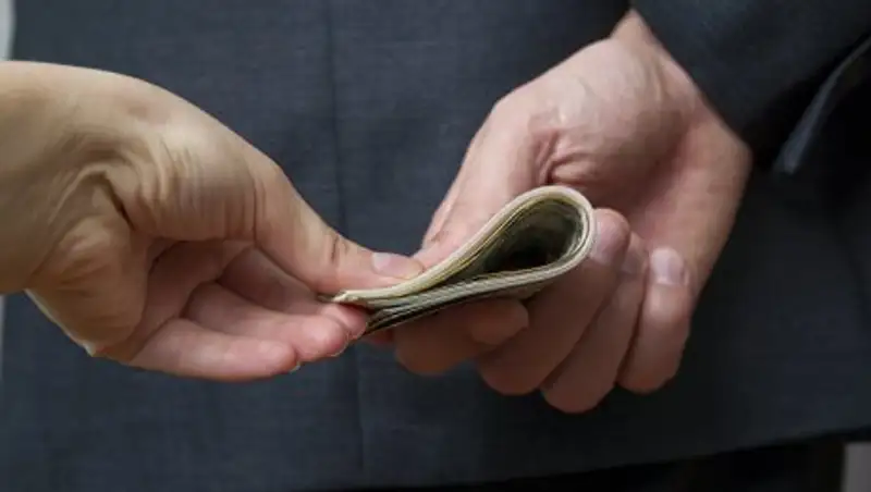 Глава военно-врачебной комиссии МВД РК осужден за взятку